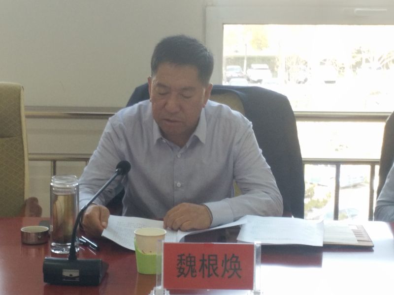 市工信局党组召开“不忘初心、牢记使命”主题教育对照党章党规找差距专题研讨会-3